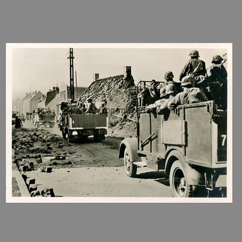 Deutsche Fahrzeuge der Waffen-SS im Vormarsch - Nordfrankreich 1940  