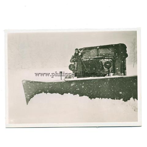 Deutscher Schneepflug der Wehrmacht an Zufahrtsstrasse zum Westwall im Winter 1939/1940 - offizielles Pressefoto 