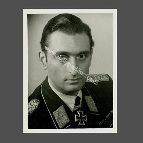 Ritterkreuzträger Major Rudolf Henne, 9./KG 51 - Paßfoto