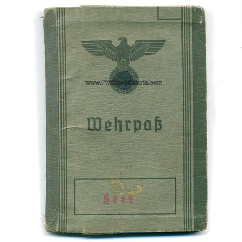 Wehrpaß, Wehrmacht Heer, 2.Weltkrieg mit eingeklebten Militärpaß 1916 eines Kämpfers im 1. Weltkrieg