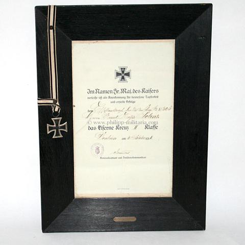 Eisernes Kreuz 2. Klasse 1914 am Band für Nichtkämpfer mit Verleihungsurkunde im Holzrahmen