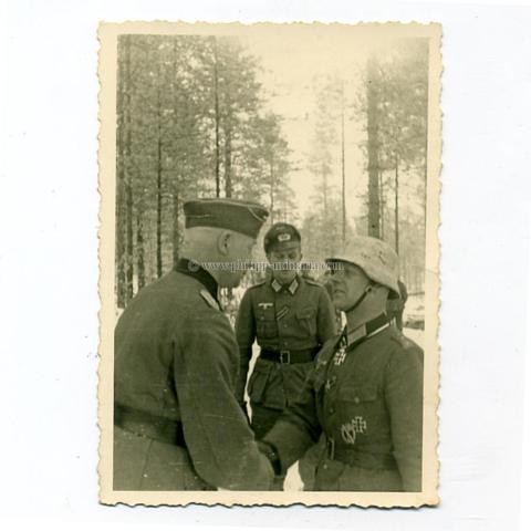 Ritterkreuzträger Harrendorf, Hermann, als Hauptmann - Foto der Ritterkreuzverleihung