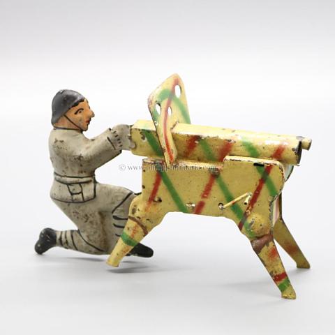Arnold Blechspielzeug Soldat am Maschinengewehr mit Kurbelbetrieb