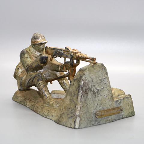 Schreibtisch Dekoration, französische Soldat des 1.Weltkrieges vor Maschinengewehr sitzend