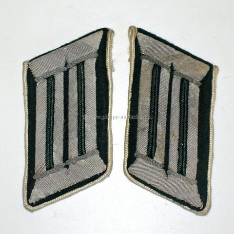 Ein Paar Kragenspiegel für einen Beamten des höheren Dienstes in der Wehrmacht