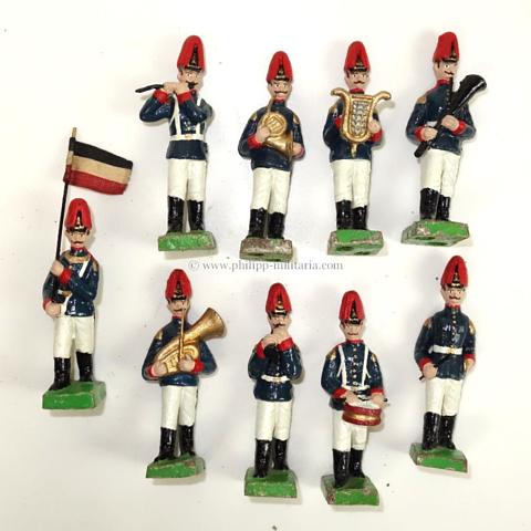 Lot mit 9 alten Massefiguren, preussische Soldaten, Spielmannszug, mit Pickelhaube und Pradebusch