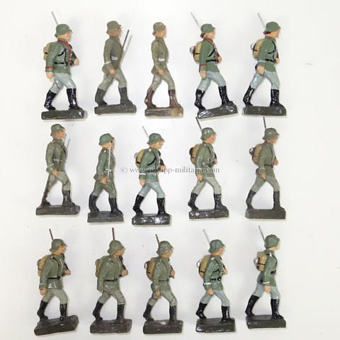 Schusso - Lot mit 15 Schusso Massefiguren, maschierenden Soldaten der Wehrmacht