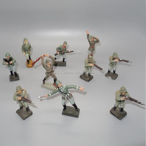 Lot mit 10 alten Massefiguren, Soldaten der Wehrmacht