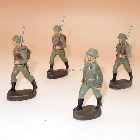 Elastolin - Lot mit 4 Massefiguren, Wehrmacht, marschierend