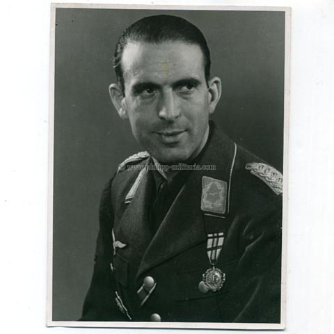 Träger des Deutschen Kreuz in Gold und einer unbekannten Medaille, Major der Luftwaffe - original Privatfoto