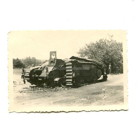 Zerstörter französischer Panzer 1940 - Privatfoto