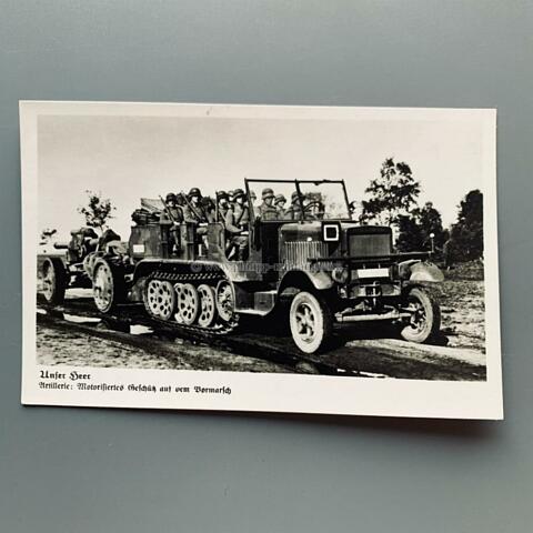 Motorisiertes Geschütz auf dem Vormarsch - Fotopostkarte