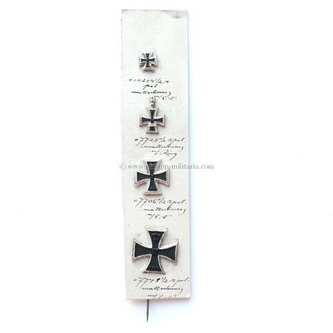 Eisernes Kreuz 1. und 2 Klasse 1914 - Miniaturen 9, 18, 19 und 24 mm., 4 Stück, Teil einer Musterplatte der Firma Funke & Brüninghaus