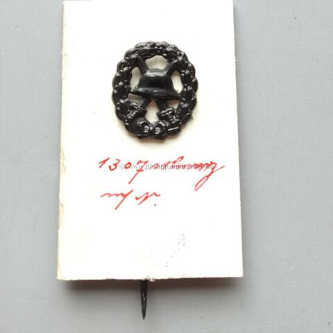 Verwundetenabzeichen in Schwarz 1918 - Miniatur 12x14mm. durchbrochene Ausführung